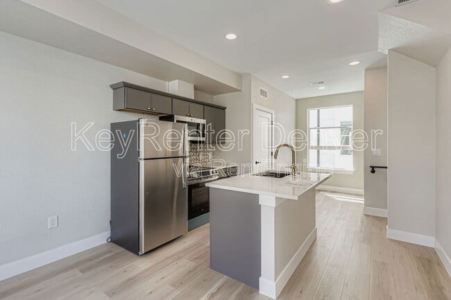 Foto del edificio - 4100 E Warren Ave