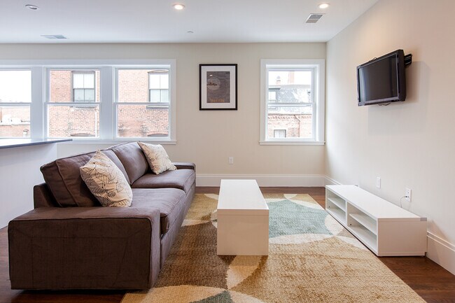 Building Photo - 14 Springfield E St