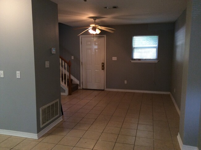 Building Photo - 225 Milray Ln