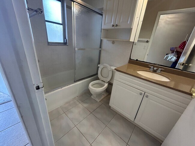 Foto del edificio - All tile   1/1 close to Cape Coral Pkwy