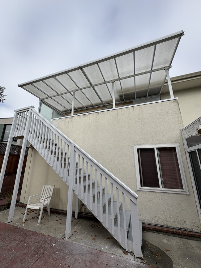 Building Photo - 721 Hillside Ave