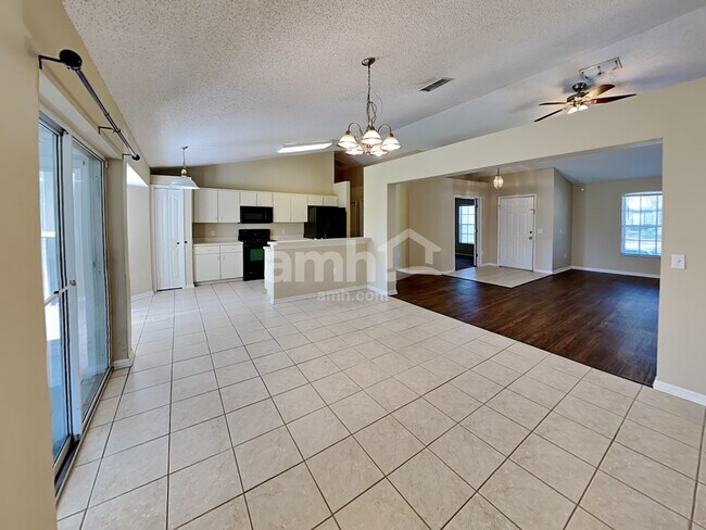 Foto del edificio - 5611 Brookdale Way