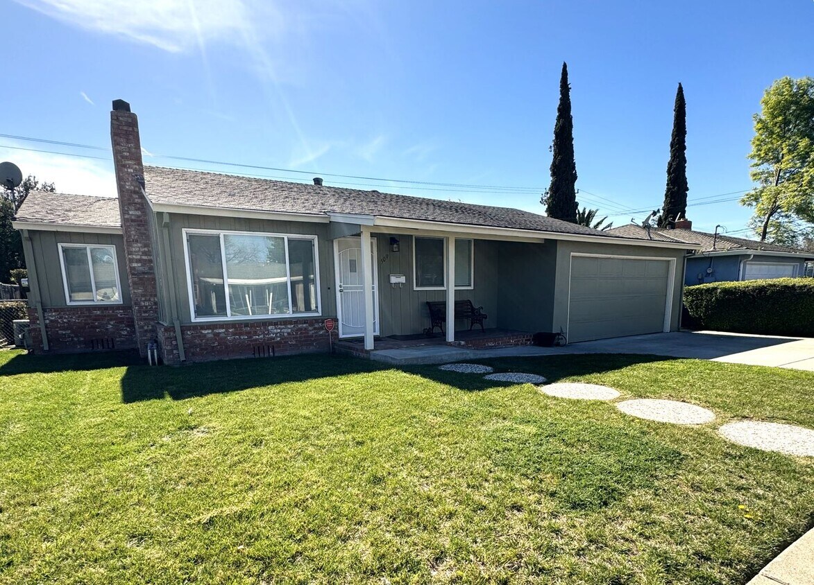 Primary Photo - Newly Renovated 3-Bedroom Home with Spacio...