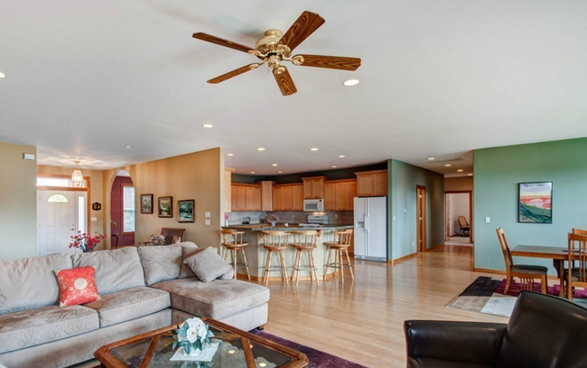 Building Photo - Beautiful 4 Bedroom Home