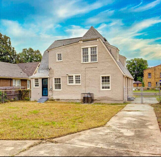 Building Photo - 845 Dickinson St
