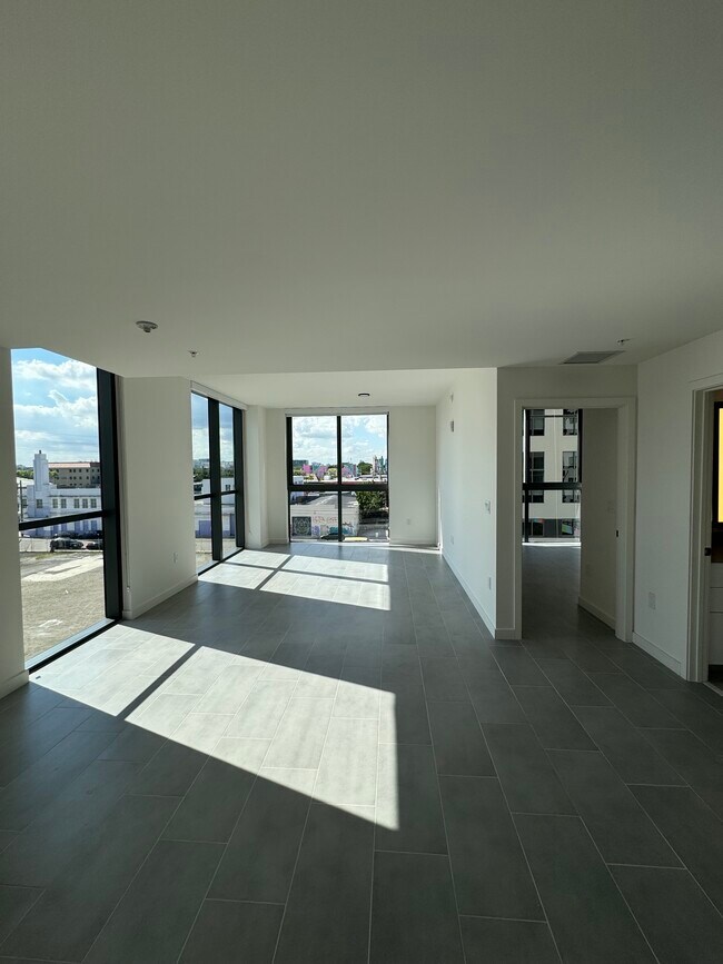 Sala de estar - 126 NE 21st St