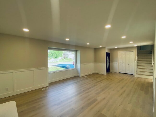 Building Photo - 8876 Sheffield Way