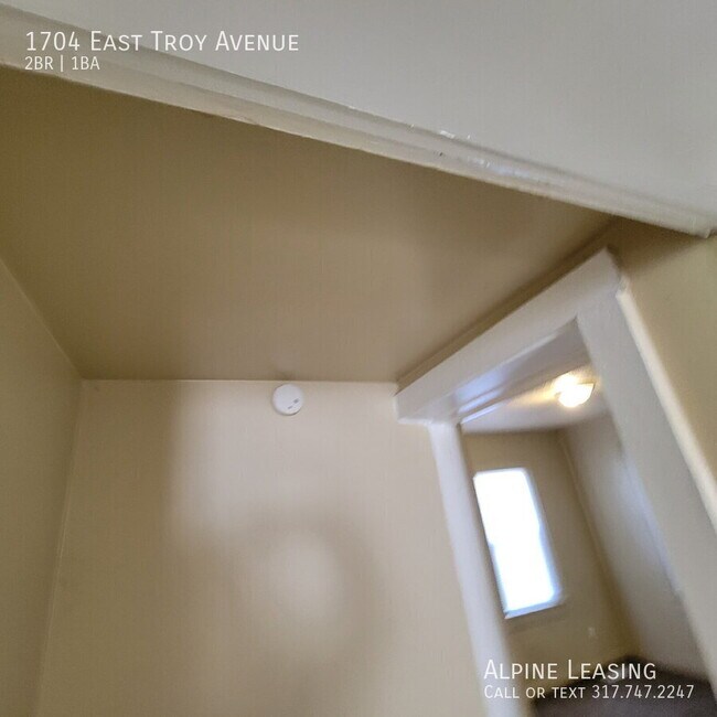 Foto del edificio - 1704 E Troy Ave