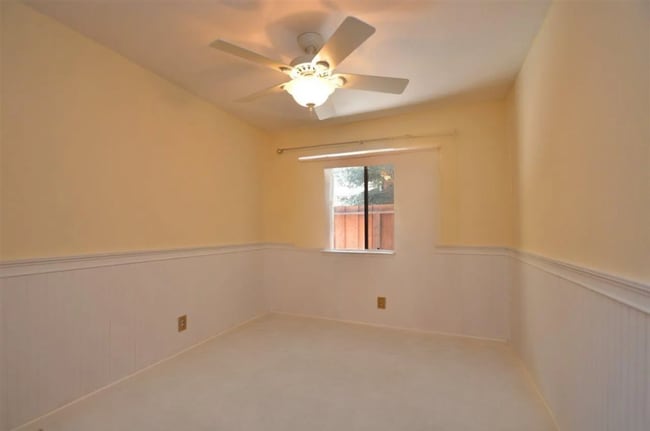 Foto del edificio - 5055 Valley Crest Dr