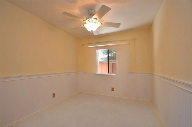 Building Photo - 5055 Valley Crest Dr