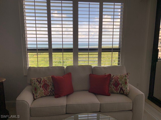 Foto del edificio - 6001 Pelican Bay Blvd