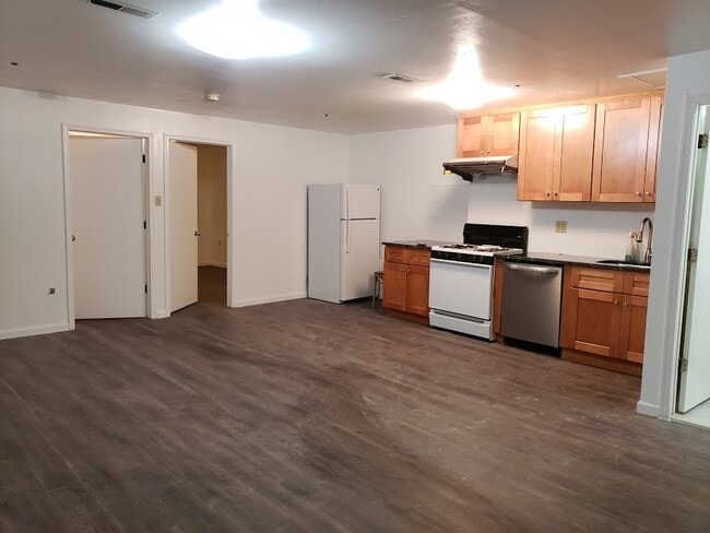 Living Room and Kitchen - 1030 Arch St
