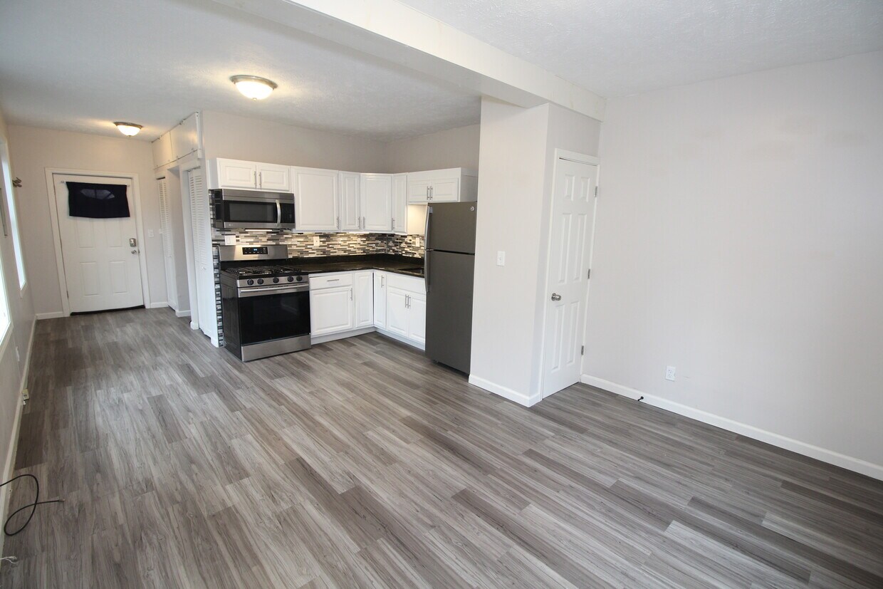 Primary Photo - 2562 W 10th St