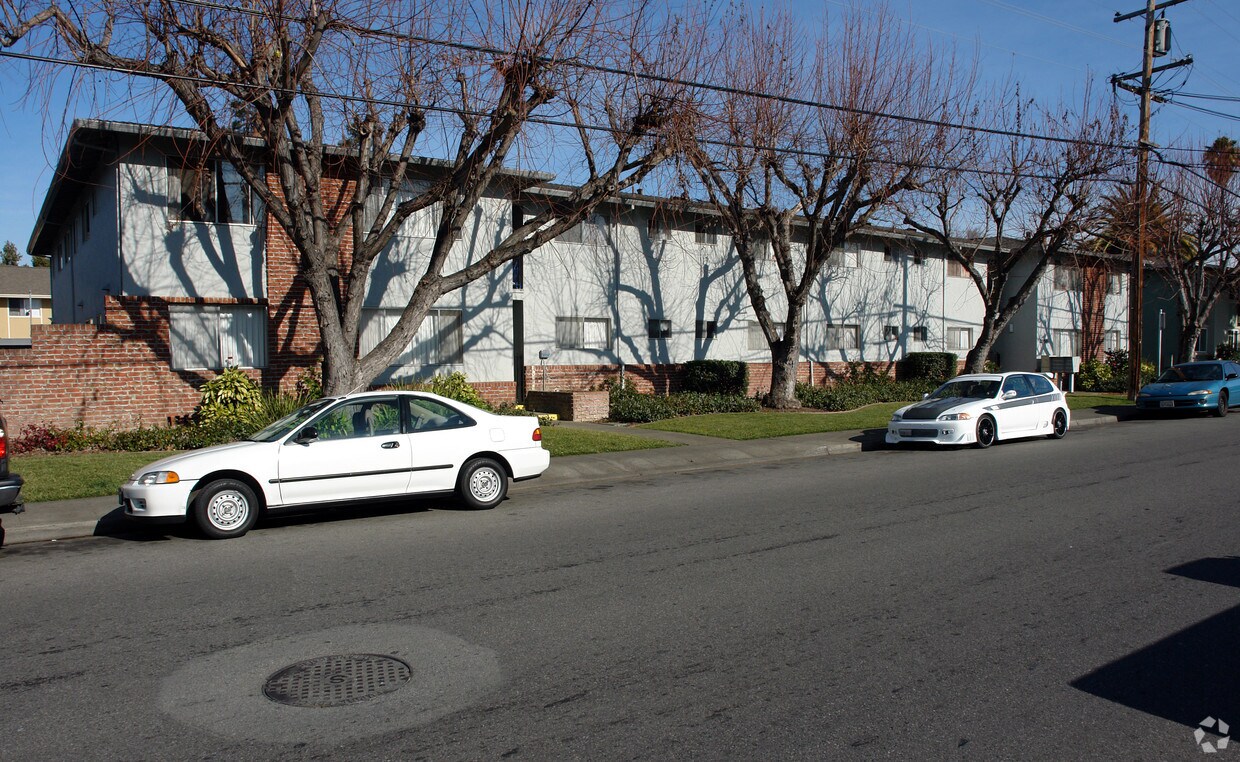 Building Photo - 2050 Latham St