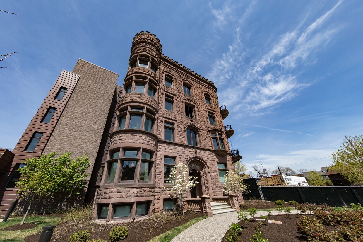 Building Photo - 624 W Alexandrine St