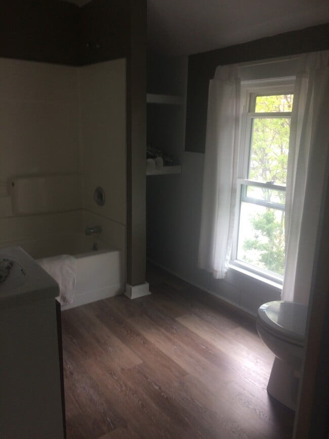 bathroom - 47 Prospect St