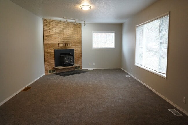 Building Photo - 9104 NE 34th Ave