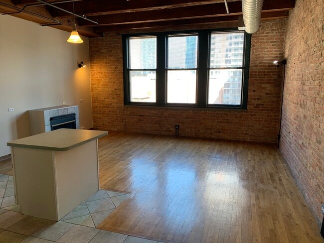 Building Photo - 732 S Financial Pl