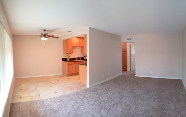 Foto del edificio - 1490 W Lambert Rd