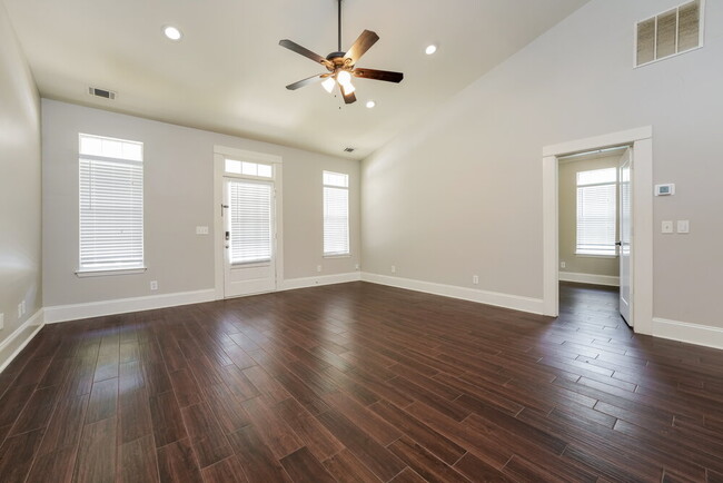 Building Photo - 605 Brookwater Dr