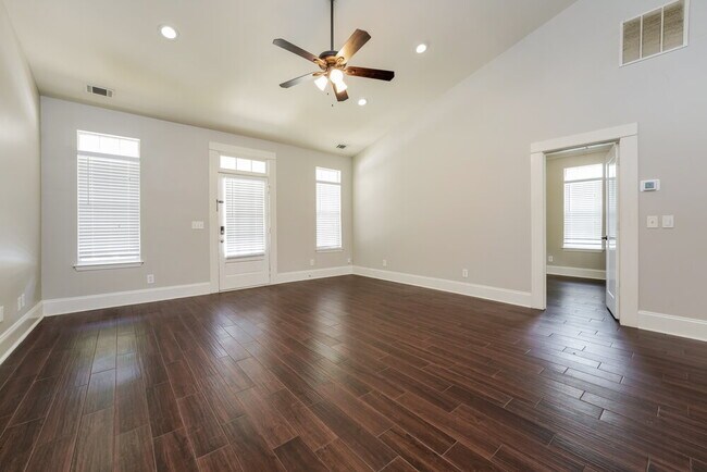 Foto del edificio - 605 Brookwater Dr