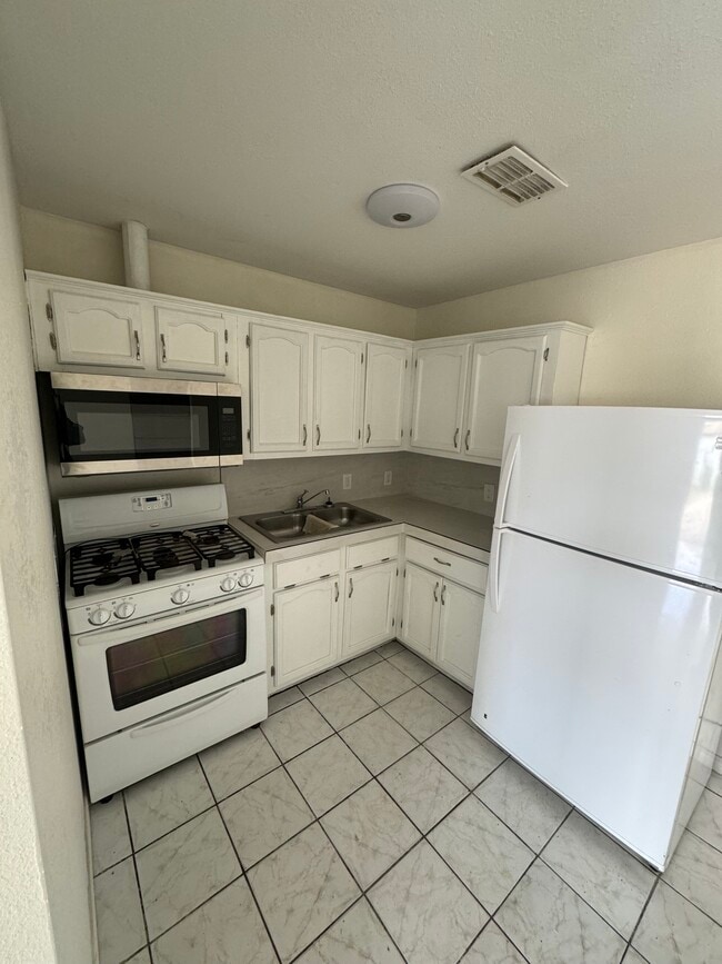 Building Photo - 35 San Martin Dr