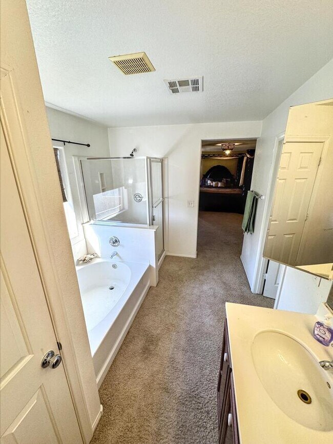 Building Photo - 6725 Yellowhammer Pl