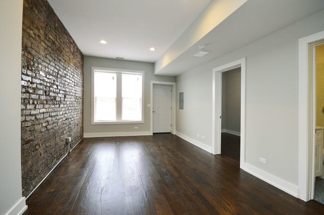 Foto del edificio - 2721 W Division St