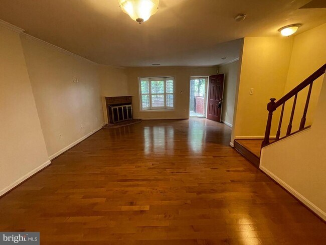 Building Photo - 2508 Fairfax Dr