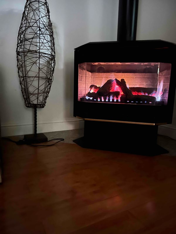 211 Norton St Unit One bedroom with fireplace, Ukiah, CA 95482 Room