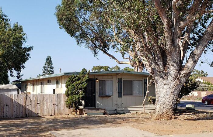 Foto principal - Spacious 2BR/1BA Duplex For Rent!!!