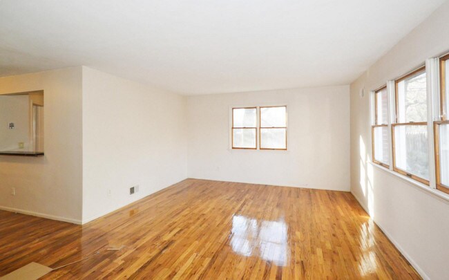 Dining Room - 73-75 Mott Ave
