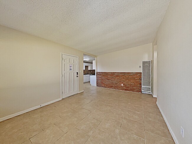 Building Photo - 1405 Eboe Ave