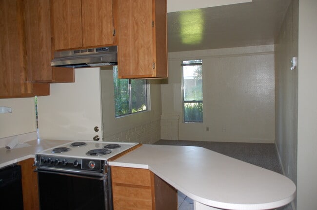 Foto del edificio - Great 1 bedroom 1 bathroom cottage on wood...