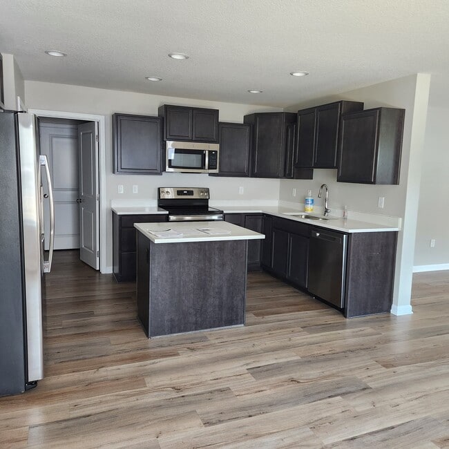 Building Photo - 1500 Primrose Dr SE