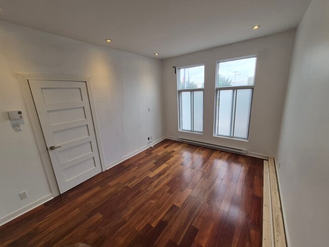 Building Photo - 12426 Boul Laurentien