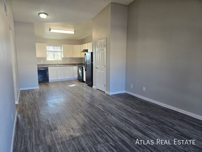 Foto del edificio - 465 W Ivyglen St