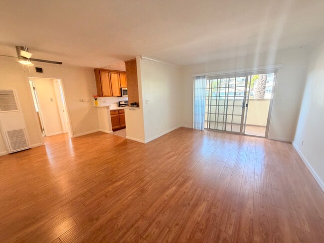 Foto del edificio - 8306 W Manchester Ave