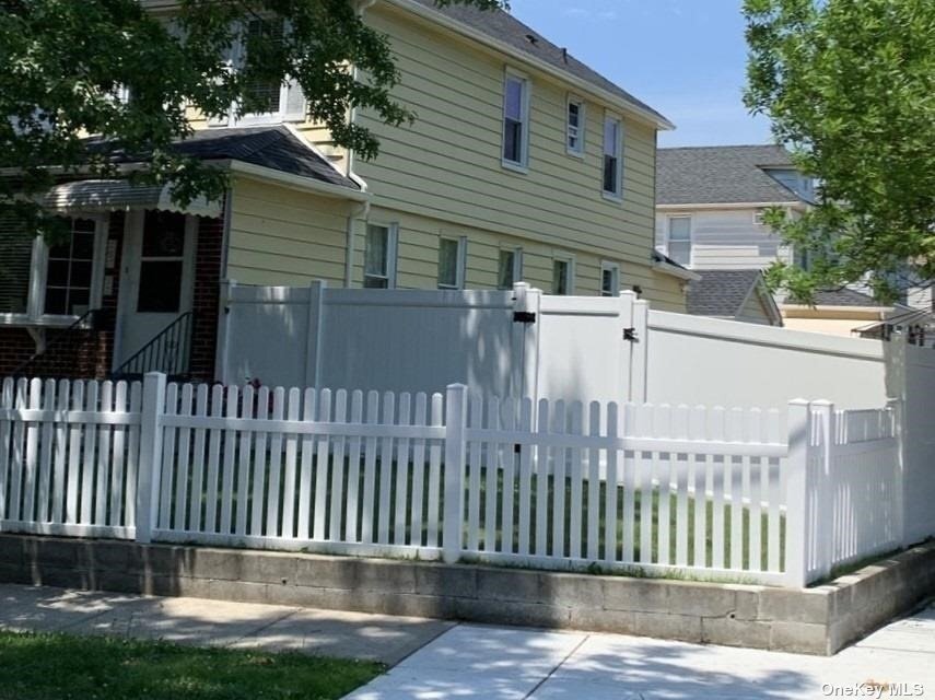 Primary Photo - 257-17 E Williston Ave