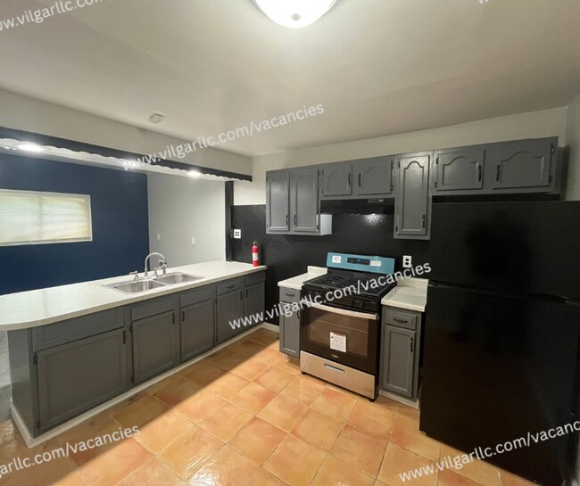 Foto del edificio - This stunning 4 Bedroom, 1 Bath home in Gary, IN