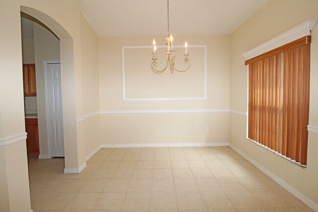 Foto del edificio - Beautiful 4/3 in Bellalago with Pond Views