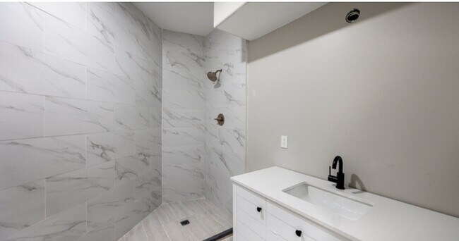 Foto del edificio - 11202 S Sharons Ln