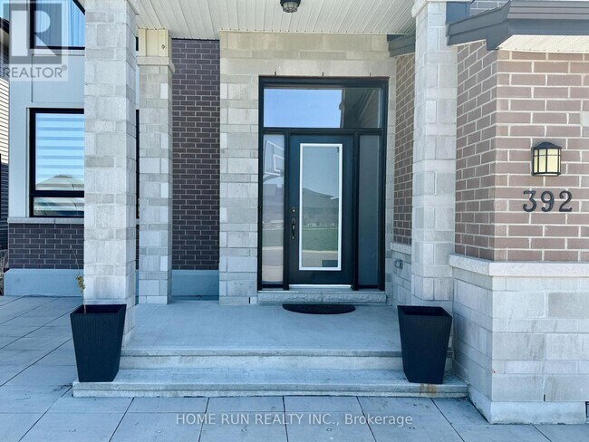 Building Photo - 392 Serenade Cres