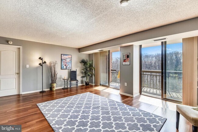 Foto del edificio - 2230 George C Marshall Dr