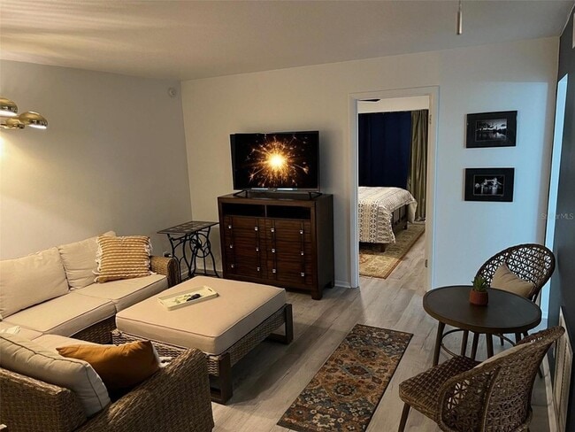 Foto del edificio - 1100 Martinique Dr