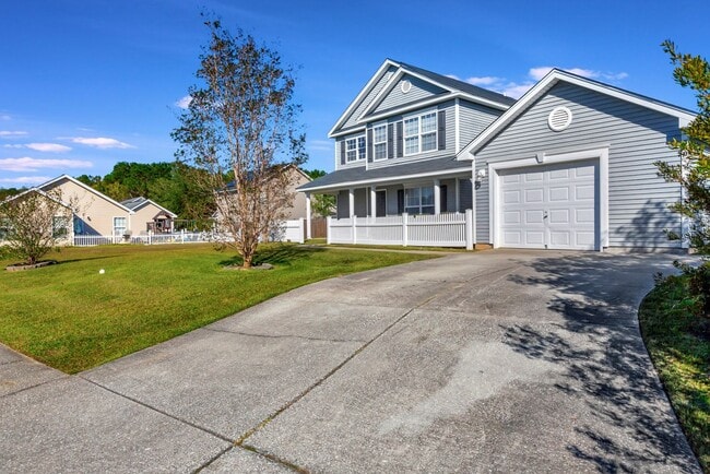 Building Photo - Charming Home with Lake Views & Screened P...