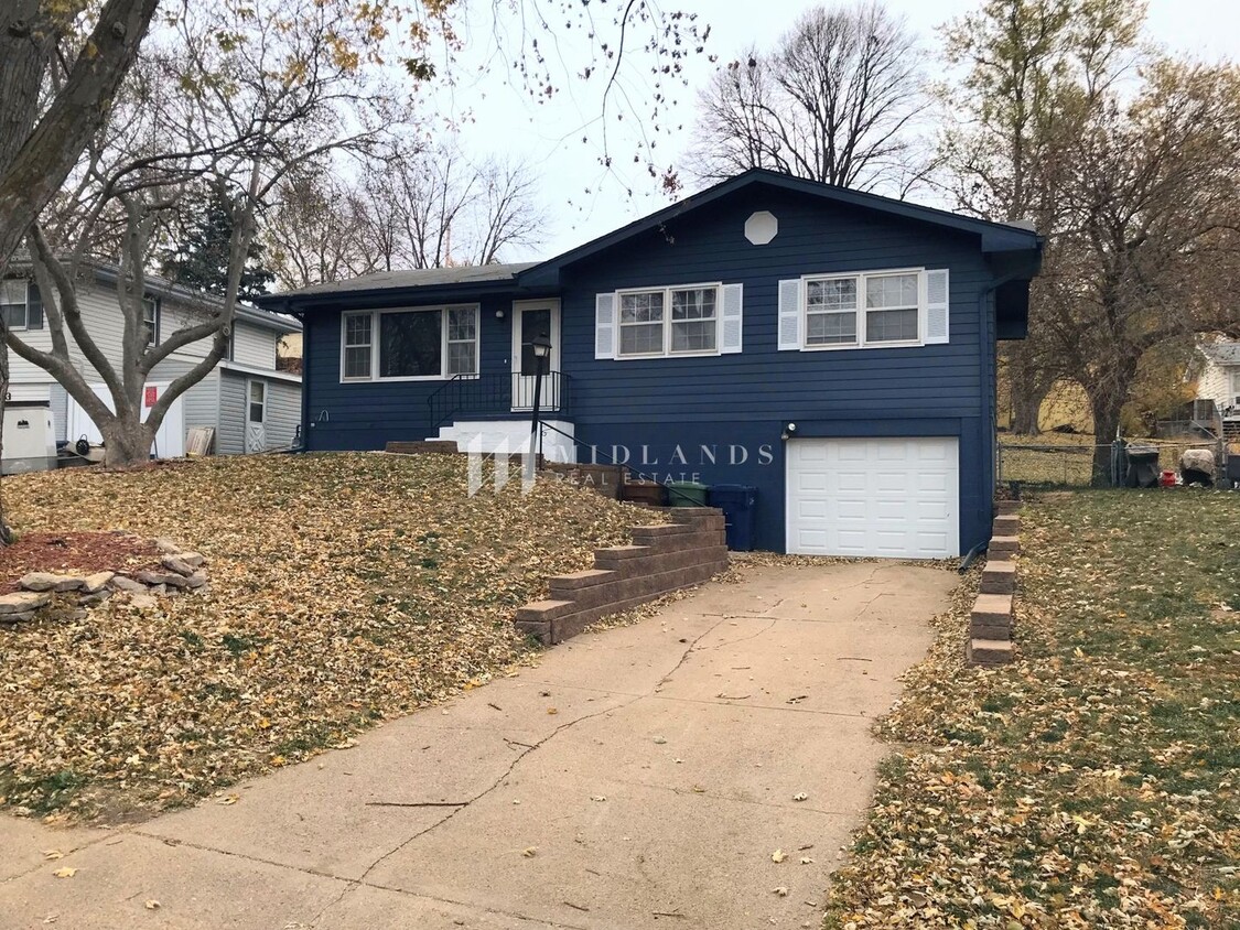 Primary Photo - Bellevue Raised Ranch