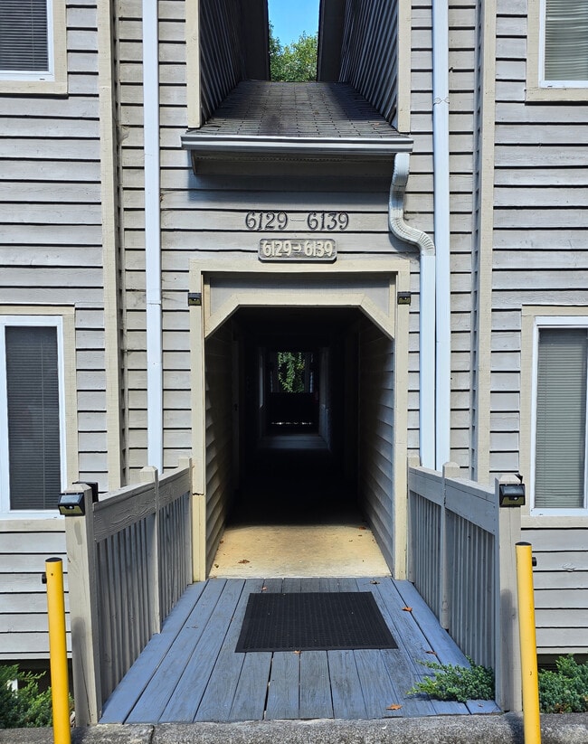 Building Photo - 6129 Old Plank Rd