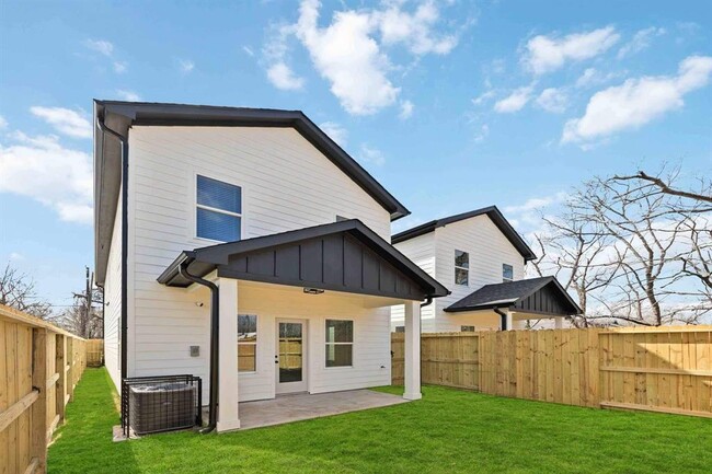 Building Photo - 926 Granville Dr