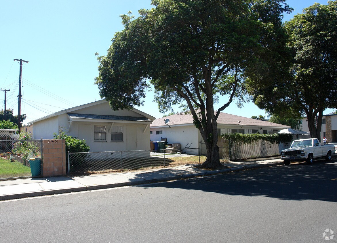 Foto del edificio - 6080-6088 Woodland Ave